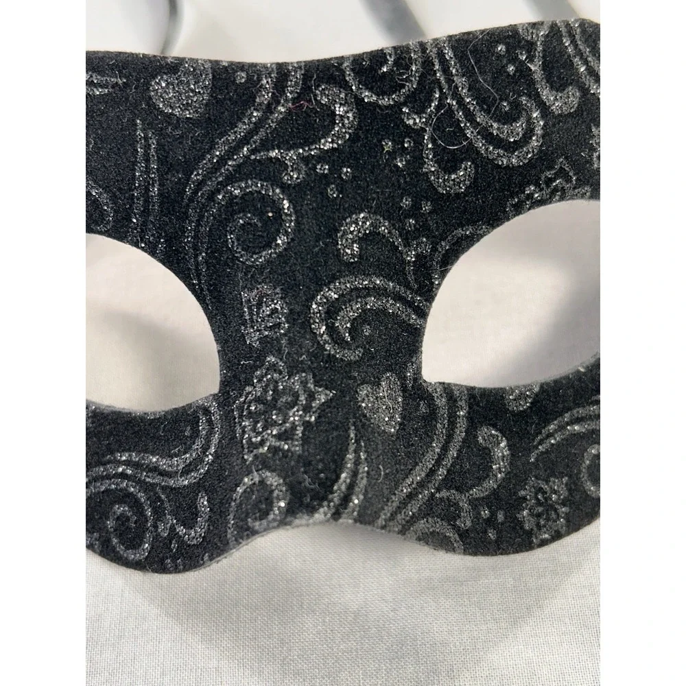 Venetian-style half-face masquerade‎ black mask glitter scrollwork design Adult